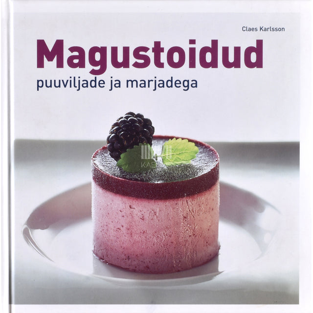 Claes Karlsson. Magustoidud puuviljade ja marjadega