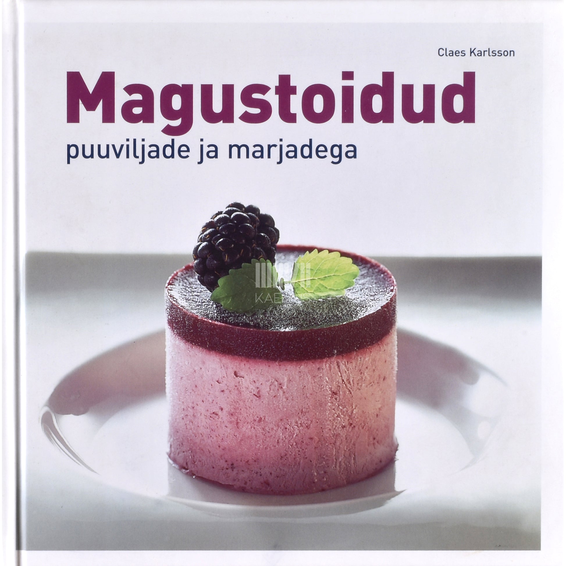 Claes Karlsson. Magustoidud puuviljade ja marjadega